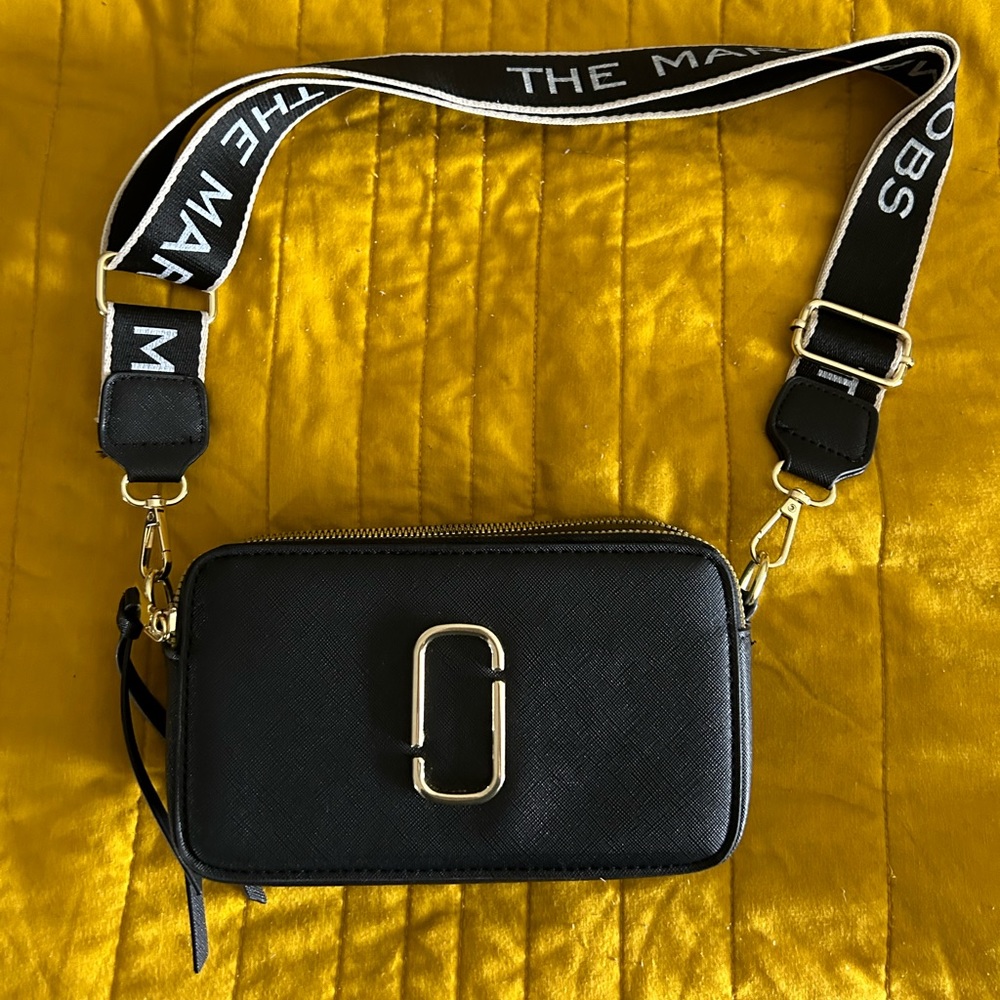 MJ snap shot dupe 🖤💛